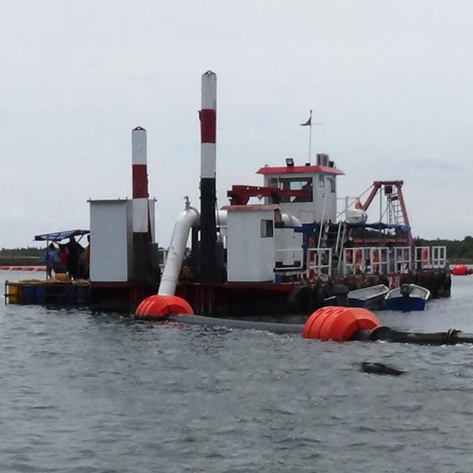 Cutter suction 浚渫船 in operation