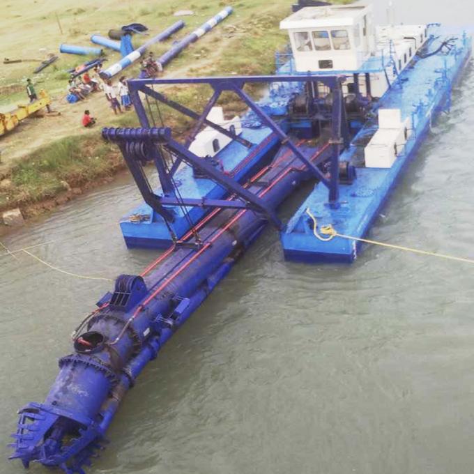 22inch 浚渫船 in operation