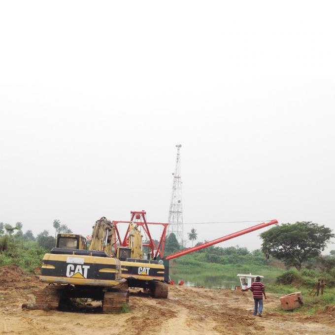 浚渫船 discharging sediment through pipeline