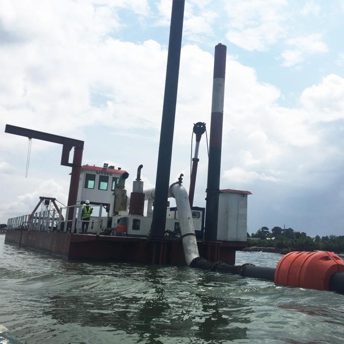 浚渫船 Working in River
